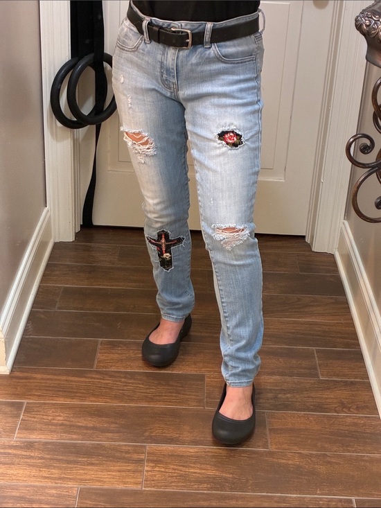 American Eagle Outfitters Denim - Women’s American Eagle Distressed Jeans w/ Hand-Sewn Cross/Rose Patches, W30